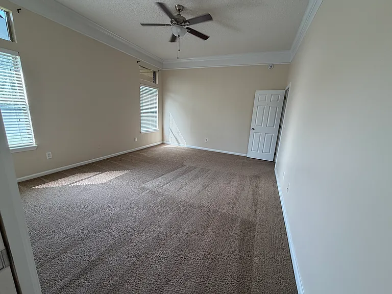 6304 Lake Plantation Dr — Photo 3