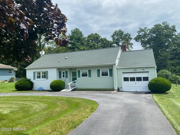 16 Greenhill Dr, Lock Haven, PA 17745