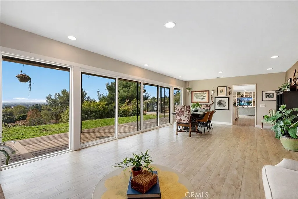 1918 Chandos Ln photo 1