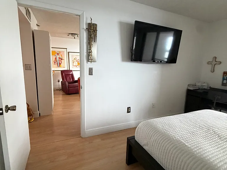 540 Brickell Key Dr #828 — Photo 26