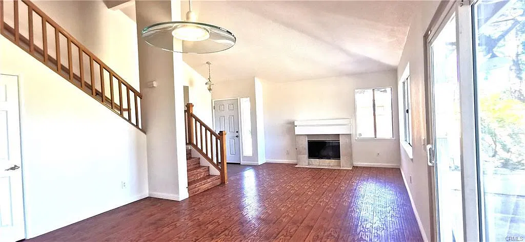 4 bed, 1923 sqft, $3,800 — Photo 3