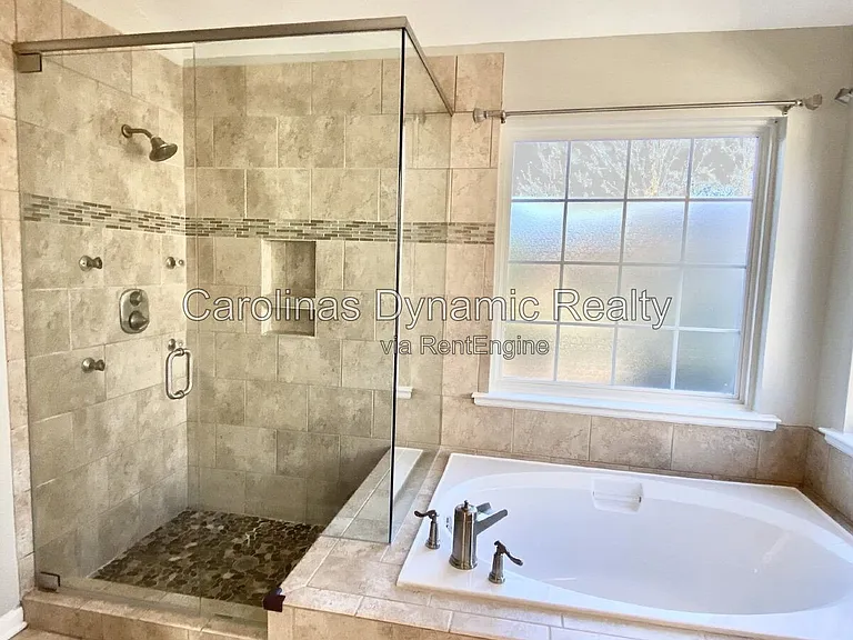 605 Queenswater Ln — Photo 24