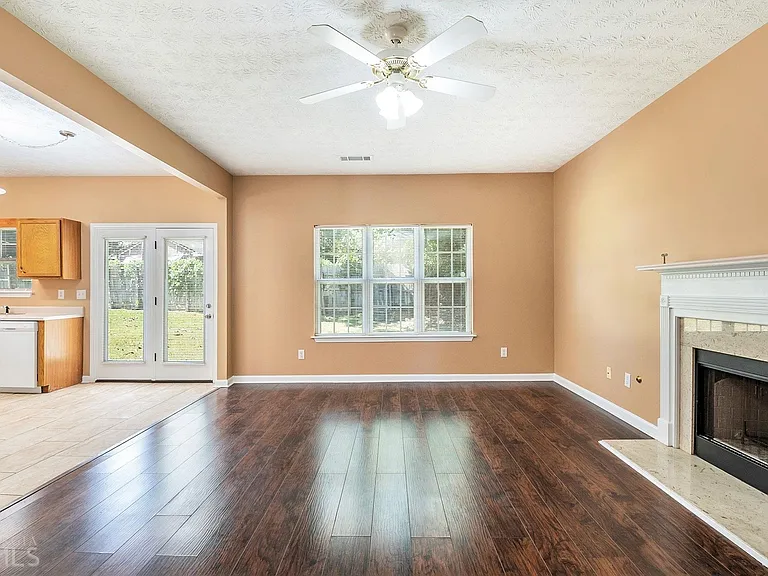 4313 Catalpa Ct — Photo 12