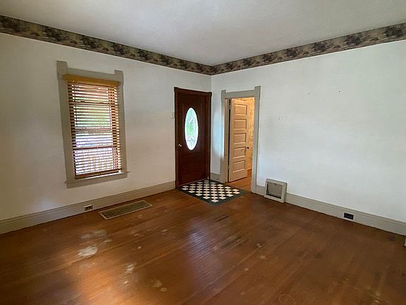 4th image of 206 E Florence St