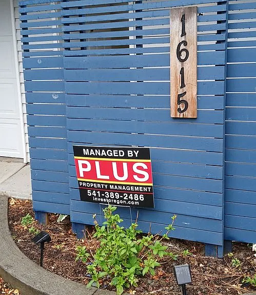 1615 NW Portland Ave — Photo 1