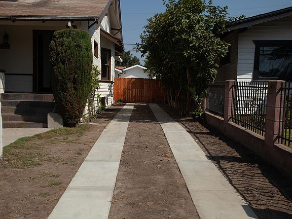 3rd image of 1227 W 51st St