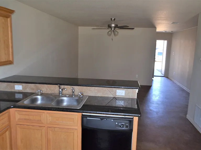 806 N 3rd St — Photo 7