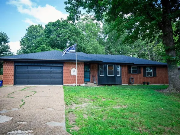 8951 Rene St, Lenexa, KS 66215