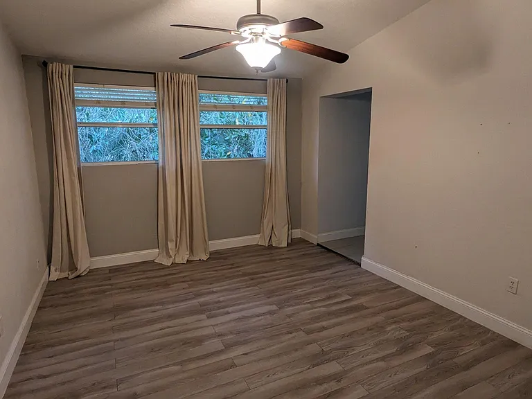 3190 Howard Ave — Photo 25
