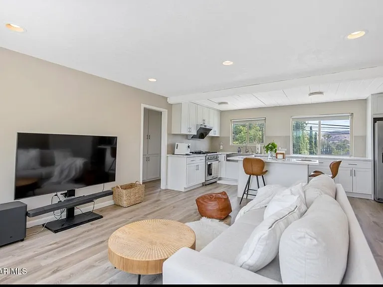 593 Benson Way — Photo 8