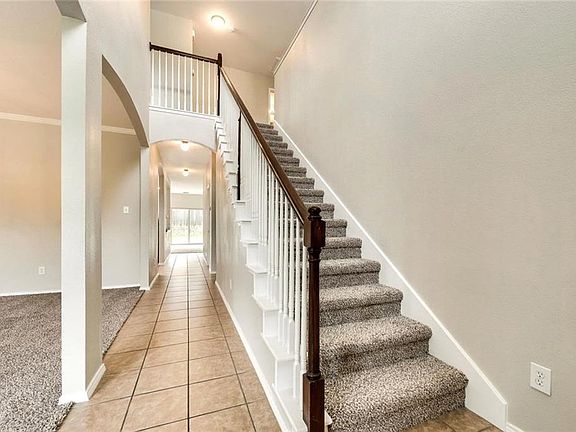 4th image of 2909 Castlebend Dr