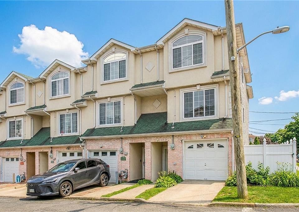 2nd image of 61 Merivale Ln