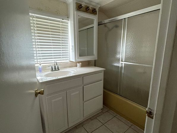 170 Loop Rd, Burgaw, NC 28425