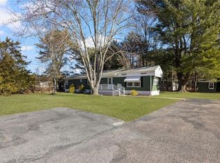12 Valiant Dr, Coventry, RI 02816