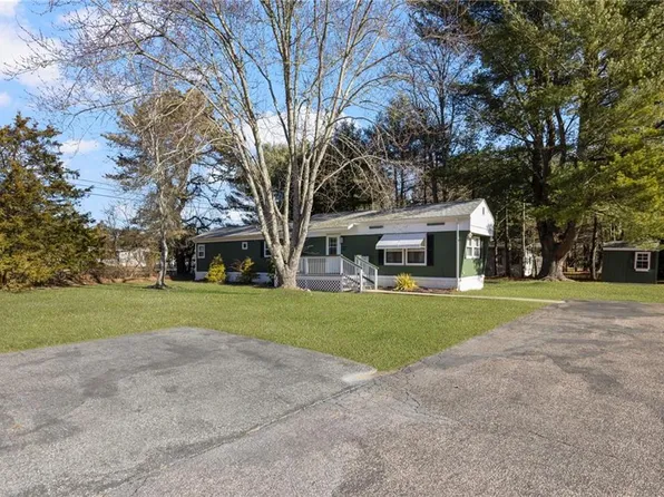 12 Valiant Dr, Coventry, RI 02816