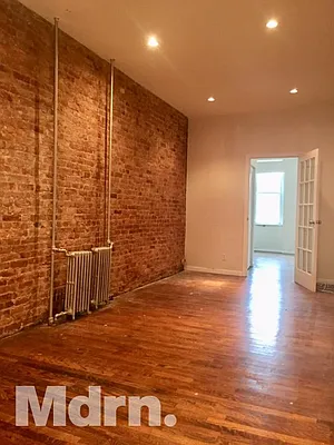 Rented by Mdrn Residential | media 12