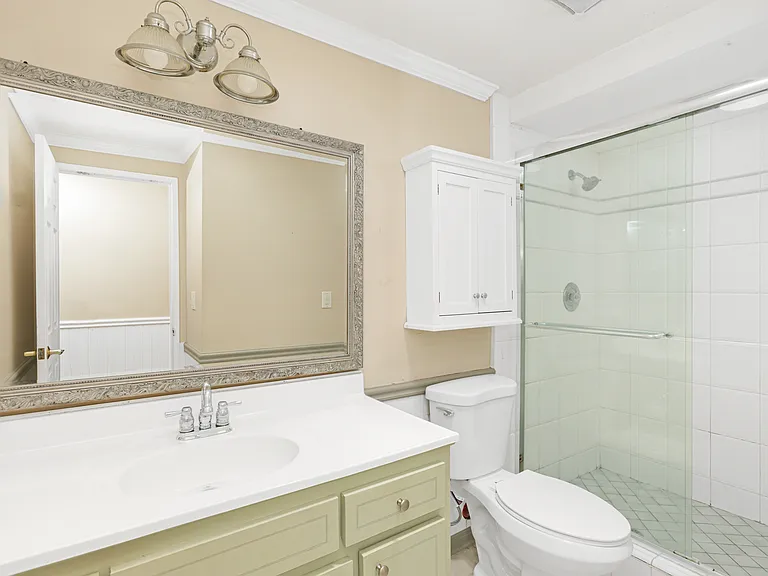 352 S Pine St — Photo 14