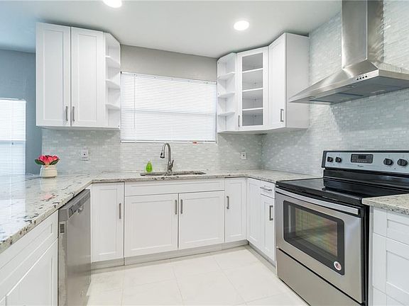 2nd image of 415 E Hugh St