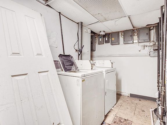 1216 Vine St Apt 2-17_11182020