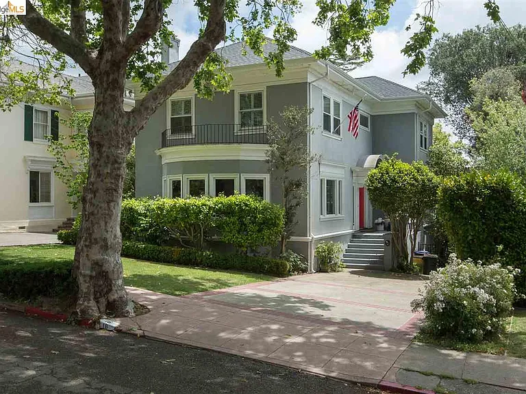 16 Craig Ave — Photo 1