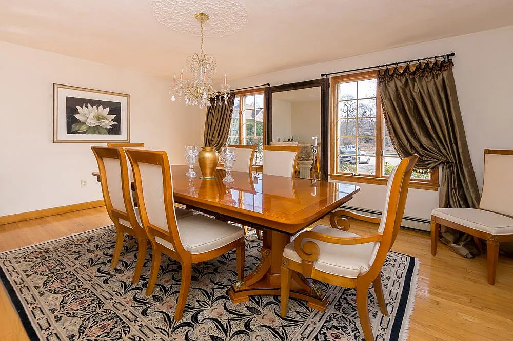 4 bed, 2.5 bath, 3591 sqft, $6,950 — Photo 3