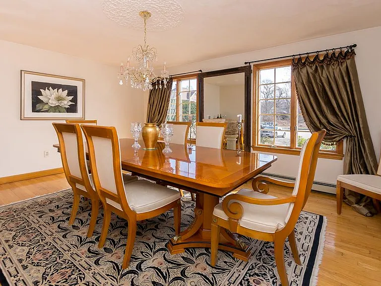 135 Lauricella Ln — Photo 3