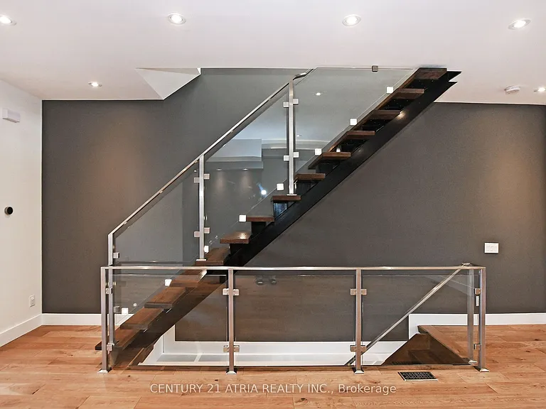 10 Palmerston Ave — Photo 20