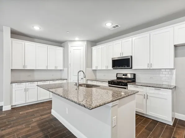 911 Suma Dr, Euless, TX 76040