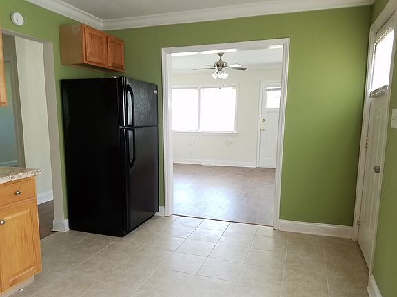 3rd image of 914 Corona St