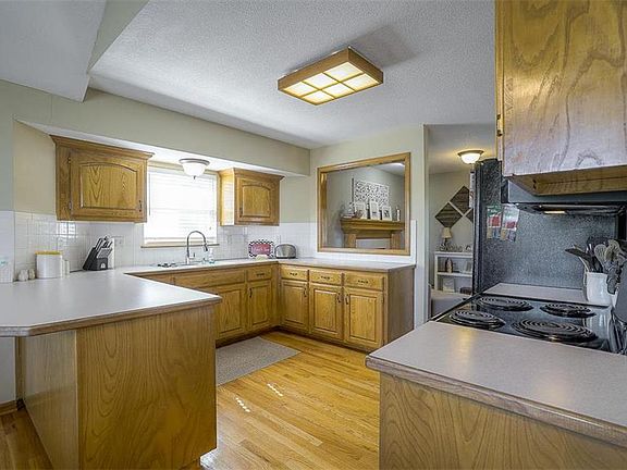 5th image of 808 Meadowood Dr