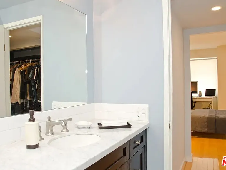 7135 Hollywood Blvd #203 — Photo 18
