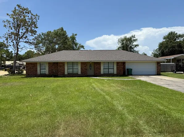 612 Esplanade Ave, Bay Saint Louis, MS 39520