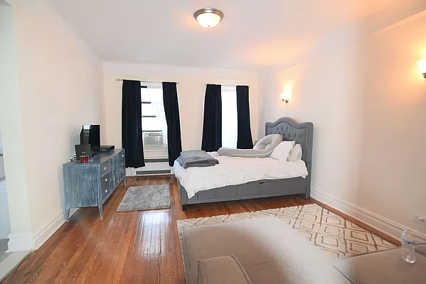 Rented by Zuz Realty | media 12