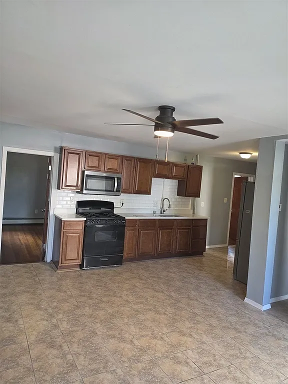 4 bed, 1.5 bath, 1200 sqft, $3,000 — Photo 1