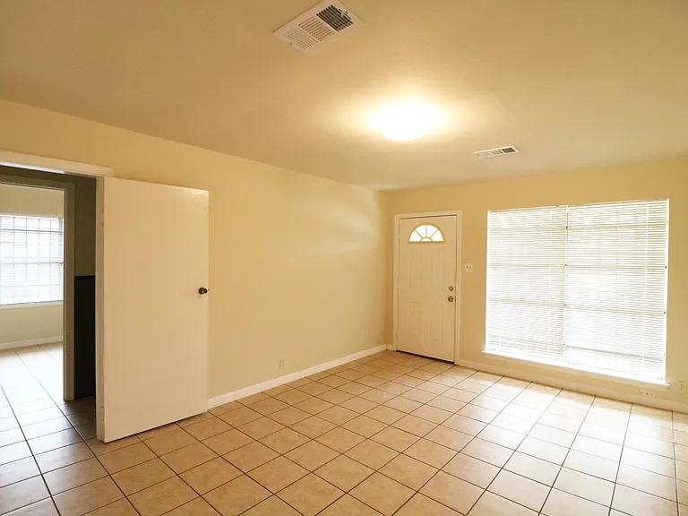 9526 Balsam Ln — Photo 13
