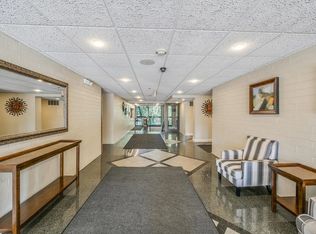 1800 Huntington Blvd #25, Hoffman Estates, IL 60169