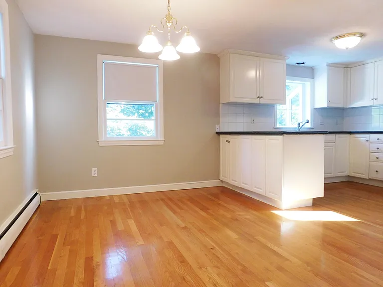 62 Wentworth St — Photo 7