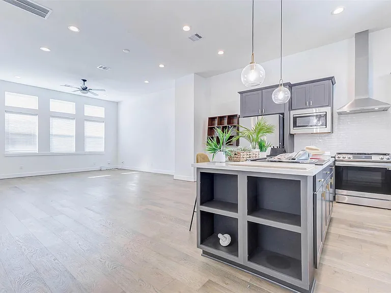 334 Eastwood St — Photo 16