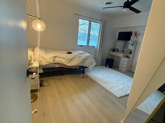4th image of 909 1st Ave S #6