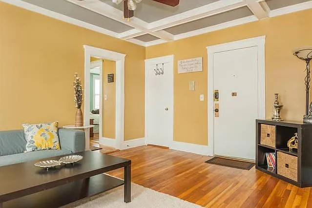 2 bed, 727 sqft, $2,700 — Photo 2