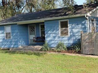 162 E McQuerry Rd, Grain Valley, MO 64029