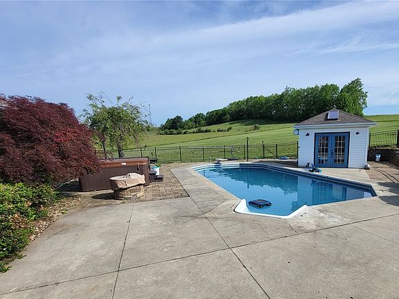 4th image of 56 Lanik Rd