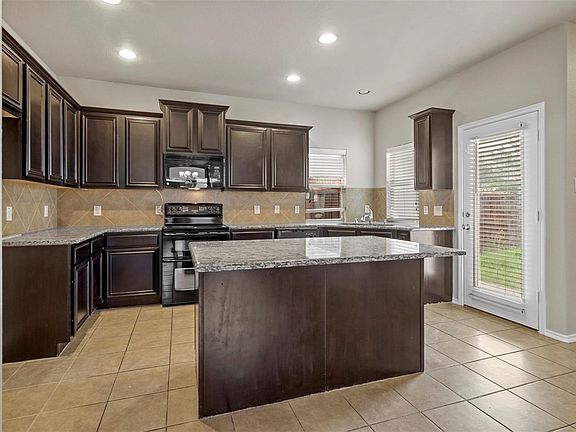 3rd image of 5417 Beacon Ln