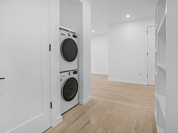 5th image of 945 W End Ave #2C1
