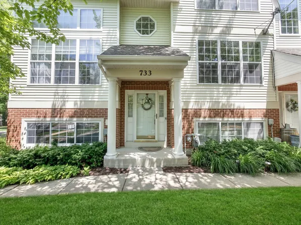 733 Pheasant Trl, Saint Charles, IL 60174