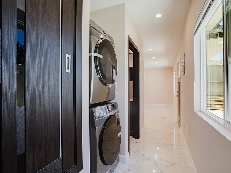 6550 Beeman Ave — Photo 25