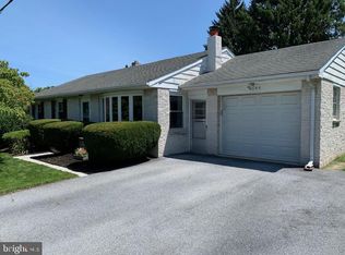 6493 Orange St, East Petersburg, PA 17520