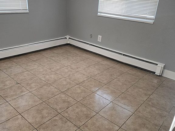 5th image of 3605 Knox Ct #102