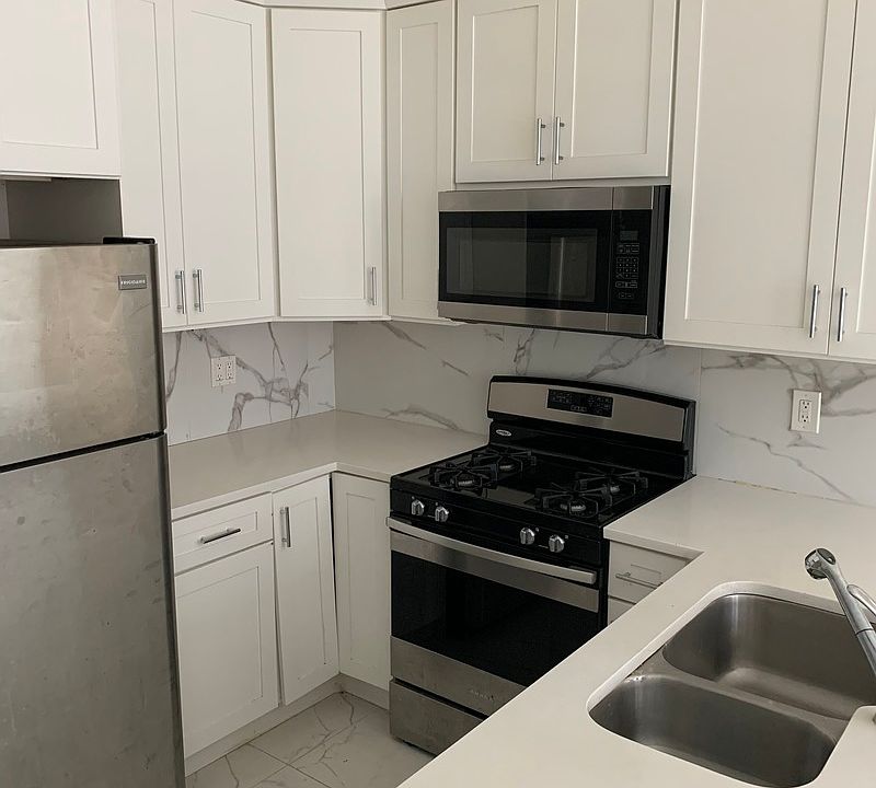 1st image of 18-06 Gateway Blvd #2D