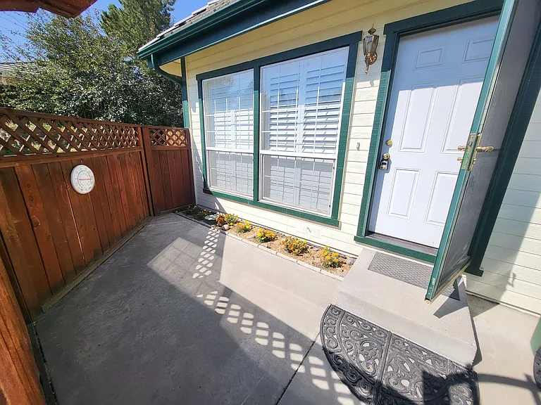 1436 Gregg St — Photo 2